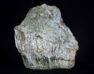 Serpentynit_z_mineralizacją