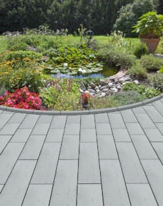 Gartenanlage mit Teich